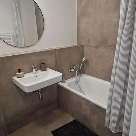 Stylish Urban With Parking Spot Appartement Bratislava