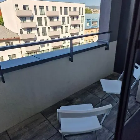 Stylish Urban With Parking Spot *