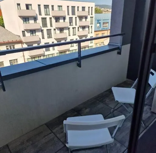 Stylish Urban With Parking Spot *